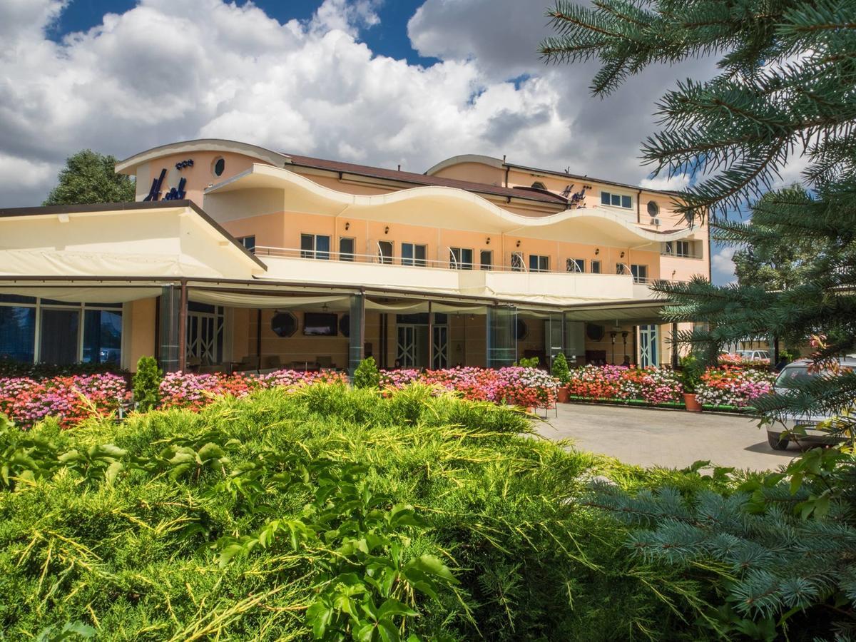 Hotel Emi Mihail Kogălniceanu Exterior photo